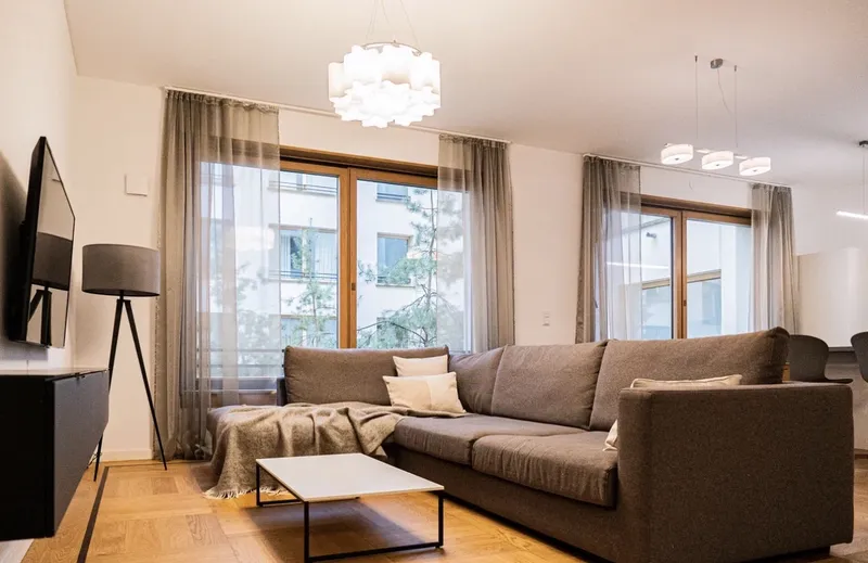 Möbliertes Salon-Appartement mit Concierge – Chipperfield-Palais — photo 1